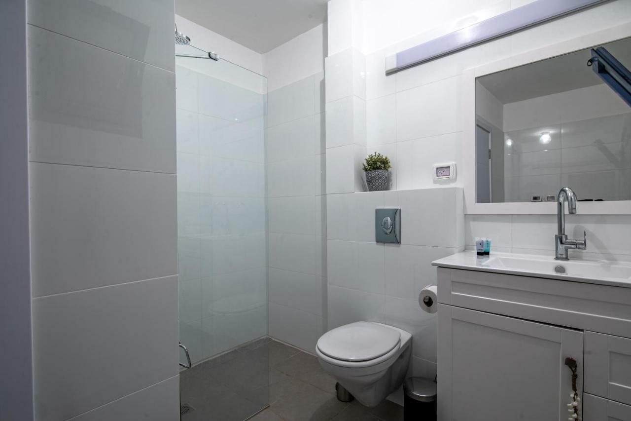 Port City Haifa - Bat Galim Oceanfront Luxury מראה חיצוני תמונה